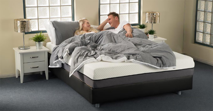 624 mattress  review: couple on mattress.