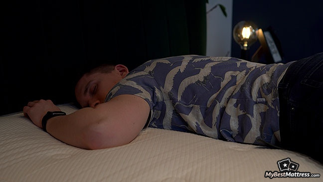 Awara Mattress Review: stomach-sleeping on Awara mattress. Awara Mattress Review: stomach-sleeping on Awara mattress.