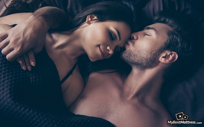 Sleeping nude: couple sleep Sleeping nude: couple sleep