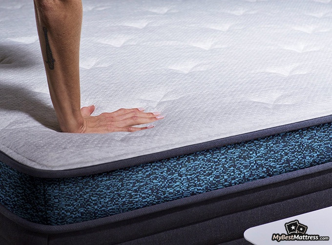 Helix Luxe mattress reviews: checking responsiveness of Moonlight Luxe mattress