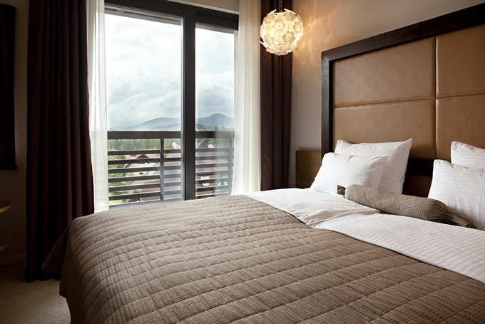Best mattress online: hotel bed.