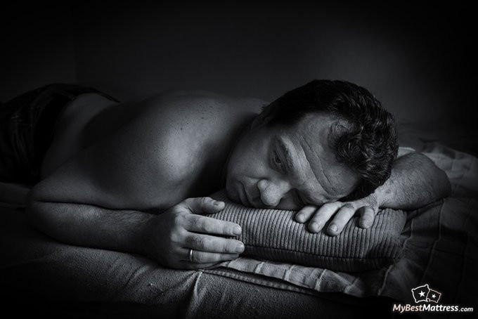 What causes night sweats: man unable to sleep What causes night sweats: man unable to sleep
