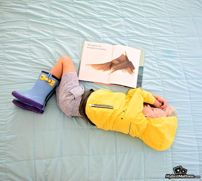 Night terrors in children: a child sleeping.