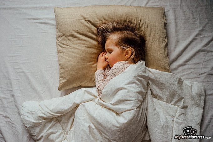 Night terrors vs nightmares: a girl is sleeping on her side Night terrors vs nightmares: a girl is sleeping on her side