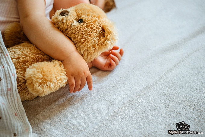 Night terrors vs nightmares: a sleeping child is holding a teddy bear Night terrors vs nightmares: a sleeping child is holding a teddy bear