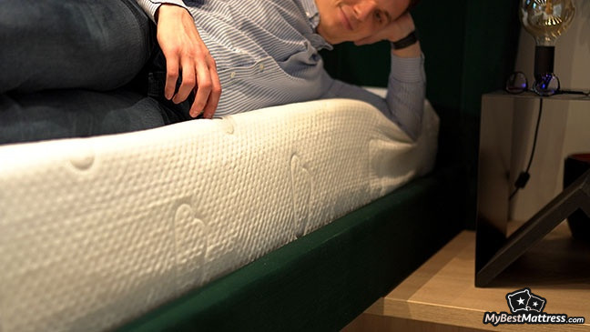 Puffy mattress reviews: testing the edge support.