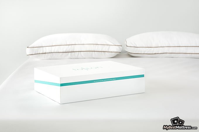 Saatva pillow review: Saatva Dream pillows and package.