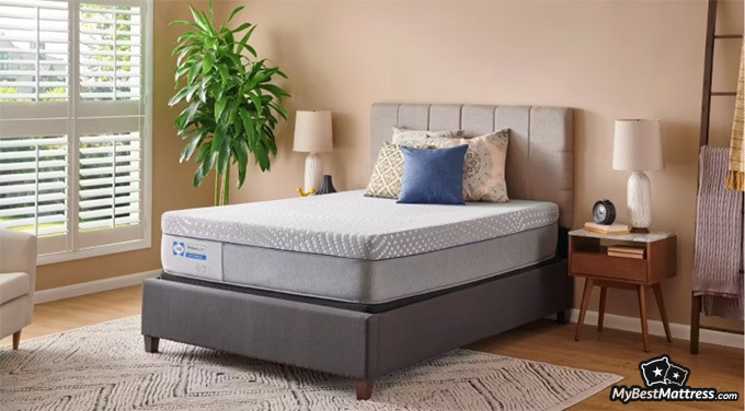 Sealy Posturepedic mattress reviews: a view of a bed with a Sealy Posturepedic hybrid mattress Sealy Posturepedic mattress reviews: a view of a bed with a Sealy Posturepedic hybrid mattress