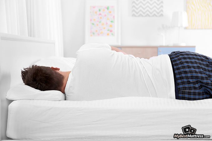 Lull VS Casper: sleeping on the side of the bed. Lull VS Casper: sleeping on the side of the bed.