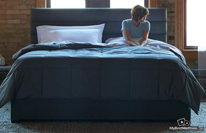 Sleep Number P6 Reviews: woman sitting on the bed.